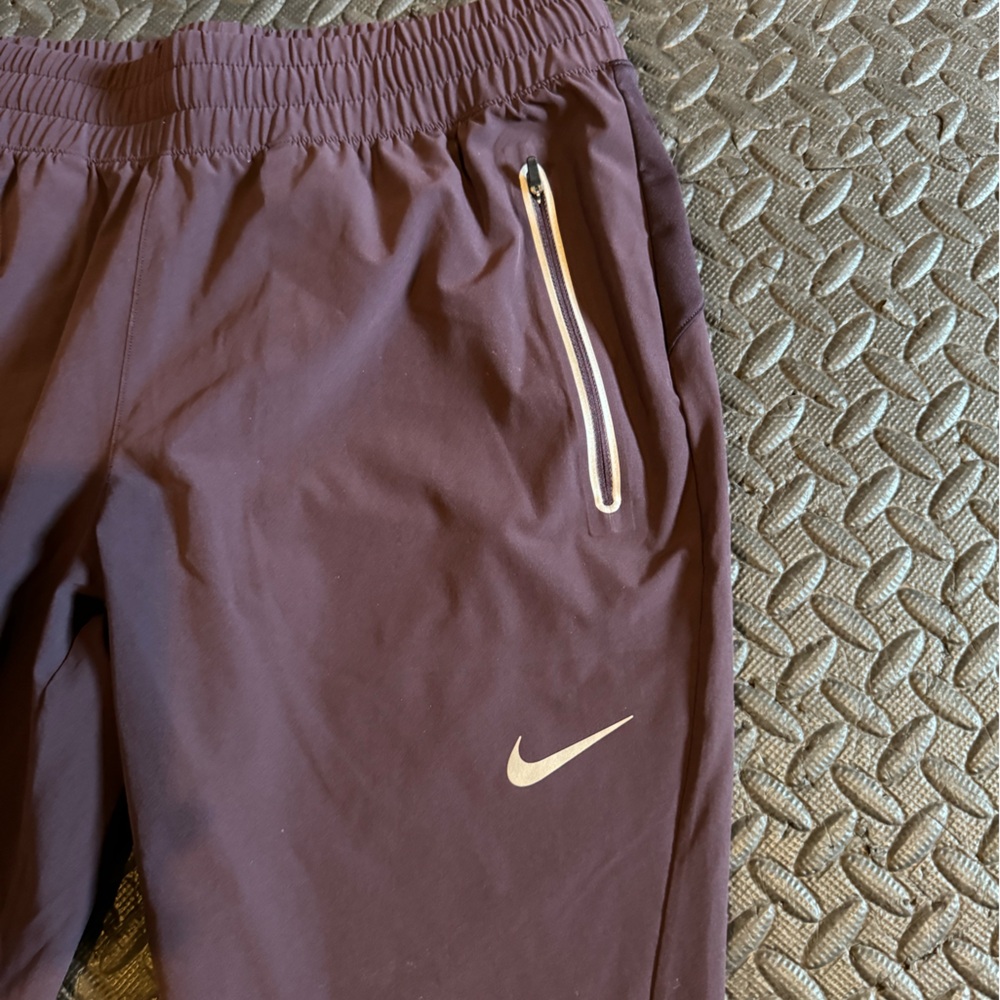 NIKE SWIFT RUNNING CAPRIS; Women's Medium